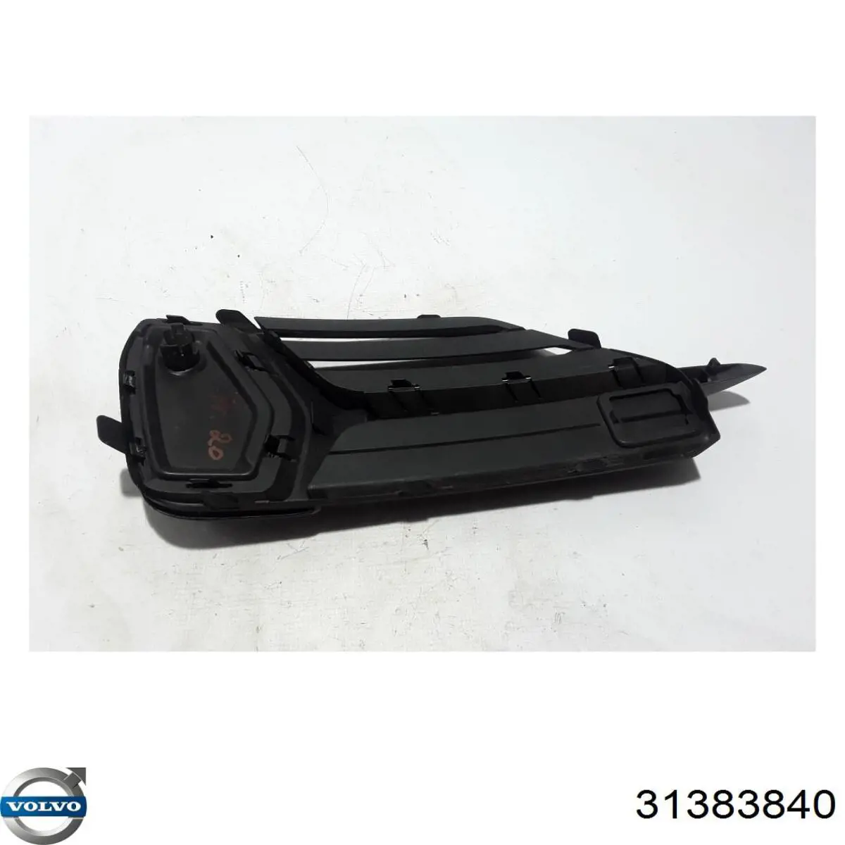 31383840 Volvo Заглушка ПТФ бампера переднего правая