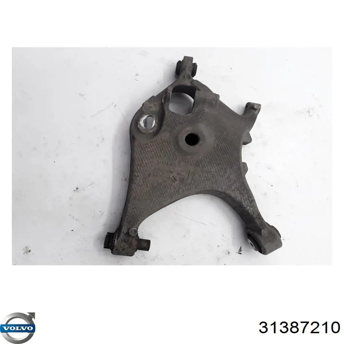 31387210 Volvo Балансир задний нижний, правый