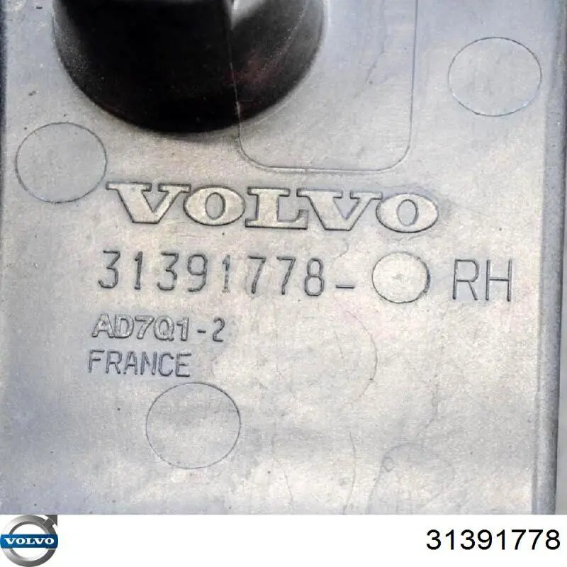 31391778 Volvo Кронштейн крепления крыла переднего правого передний