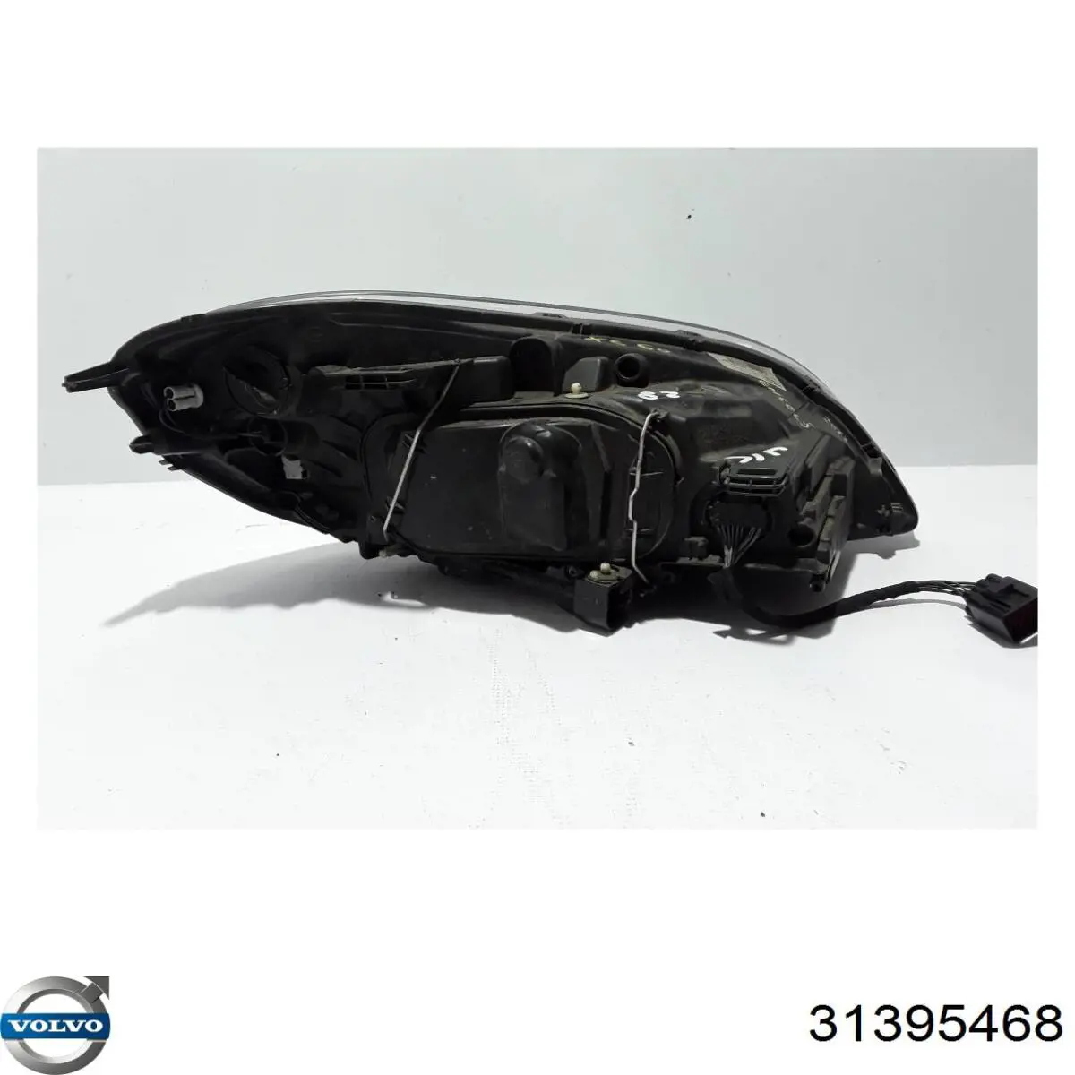 31395468 Volvo Фара