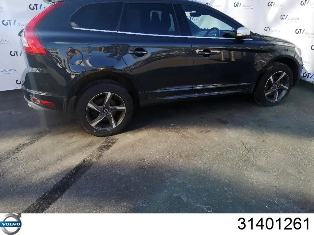 Крышка двигателя 31338077 Volvo