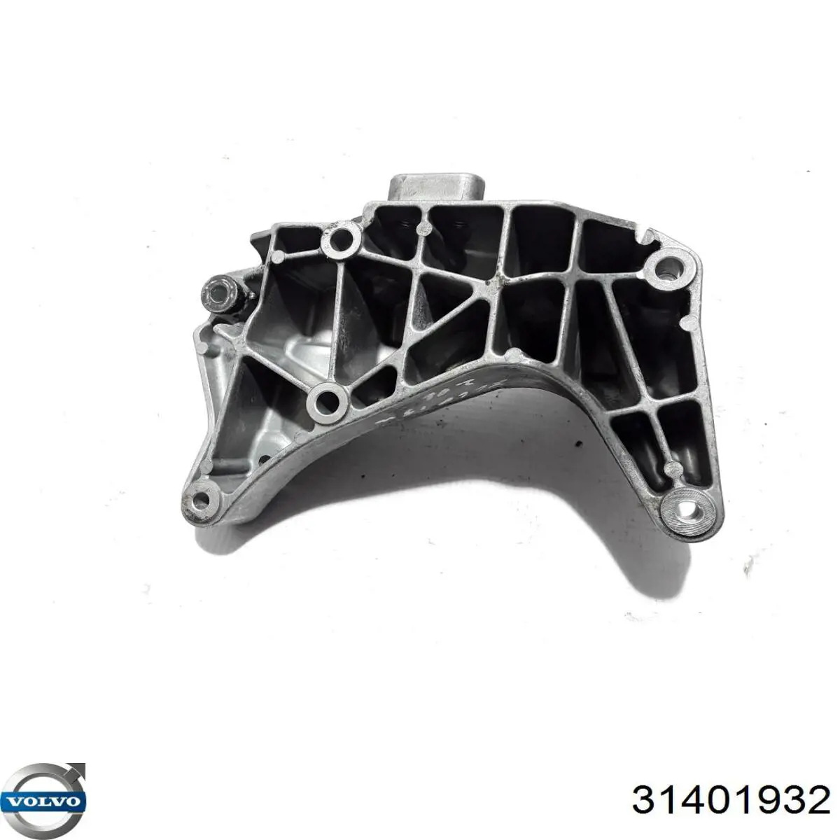 31670108 Volvo Кронштейн крепления генератора
