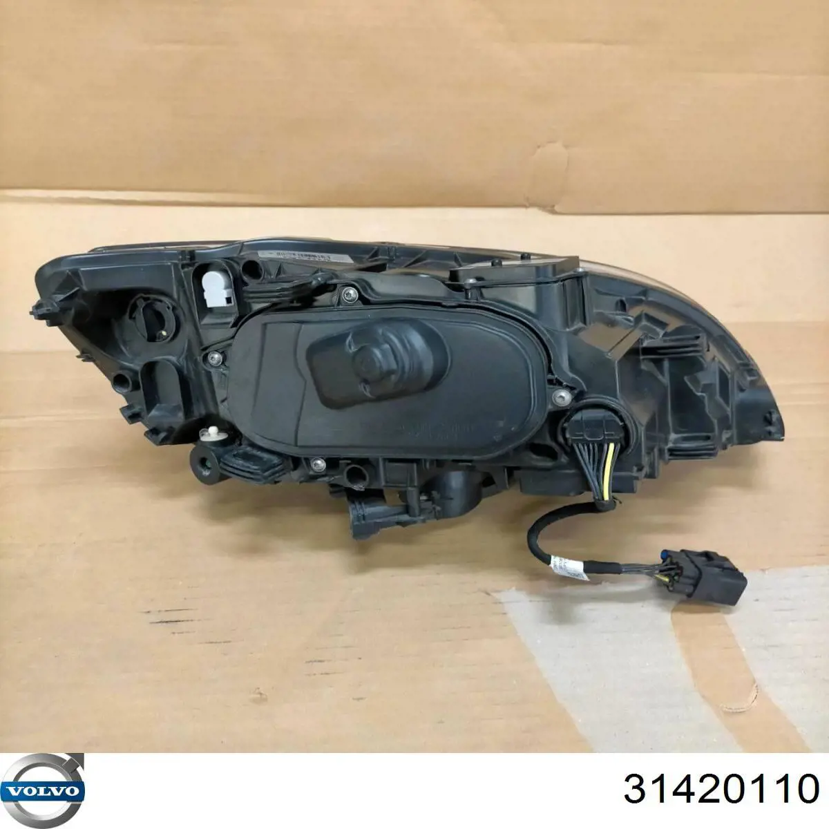 Купить 31420110 Volvo Фара левая передняя