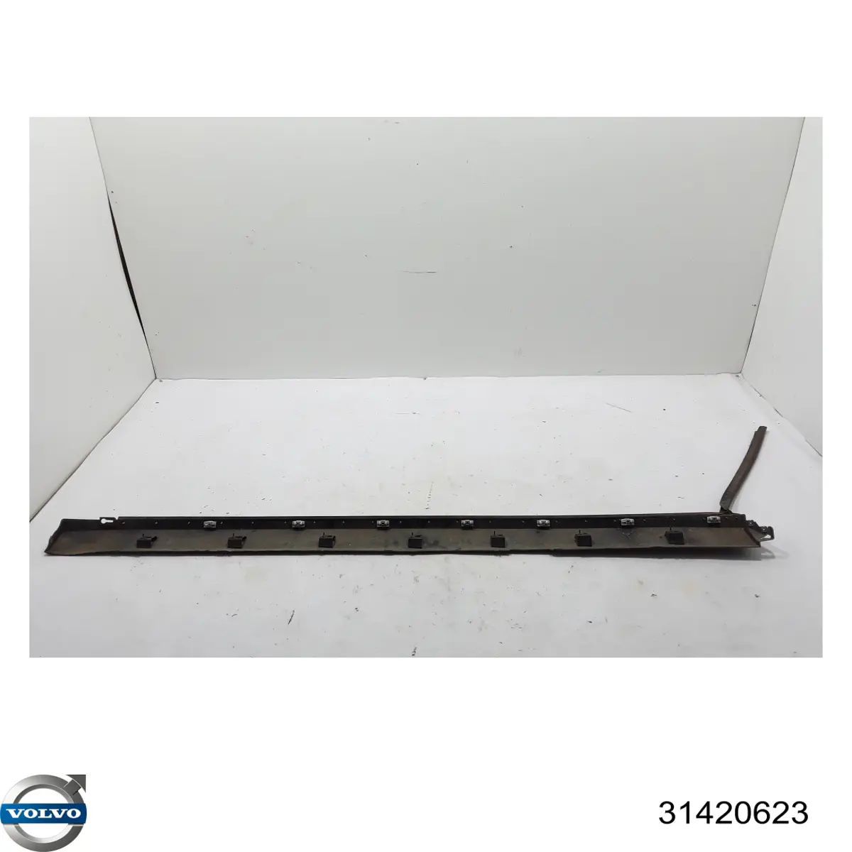 Купить 31420623 Volvo Накладка (молдинг) порога наружная правая