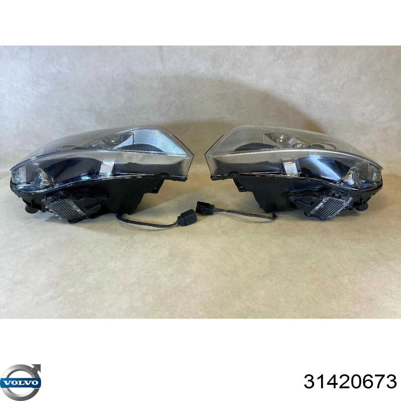 Фары Volvo 30796245