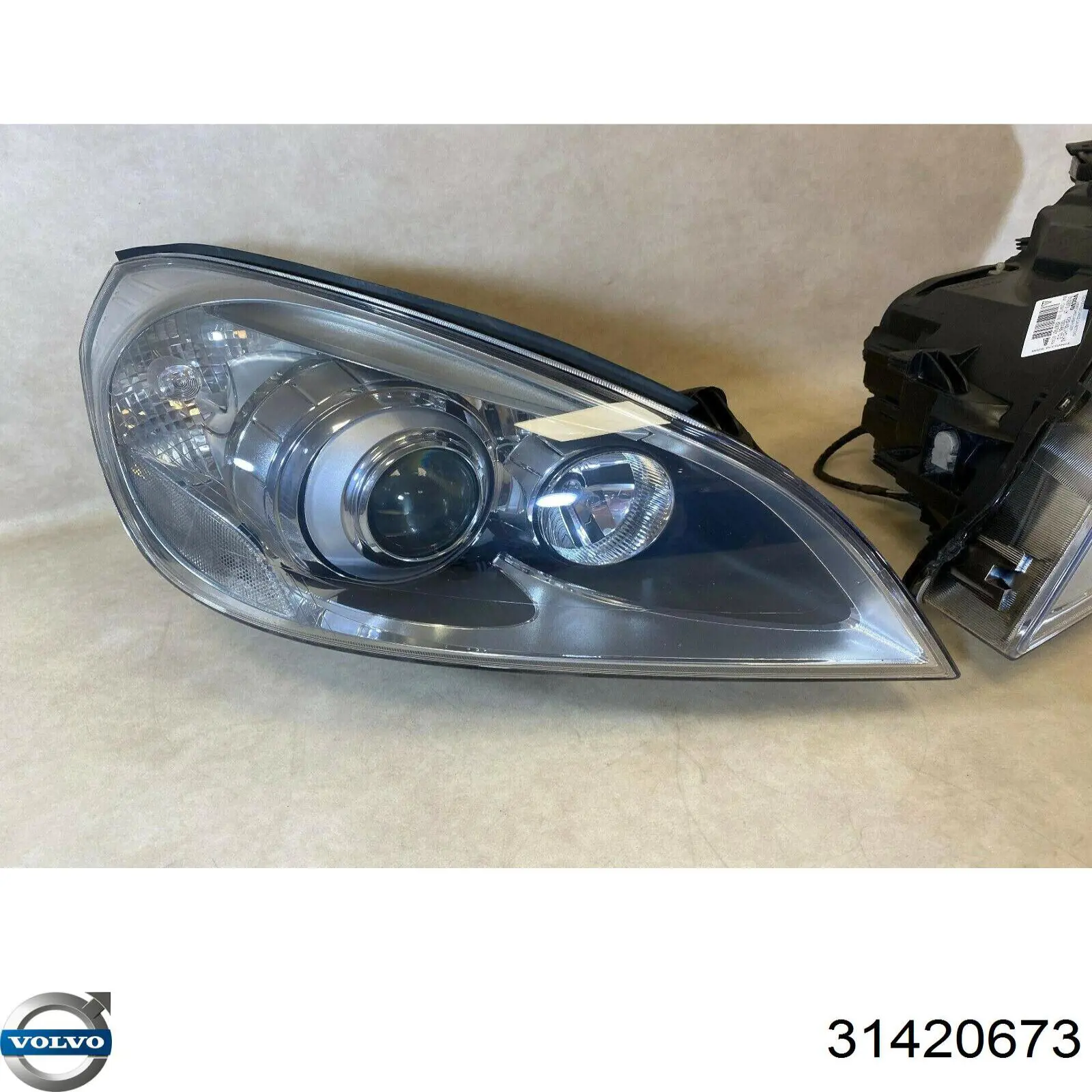 Левая фара 30796245 Volvo
