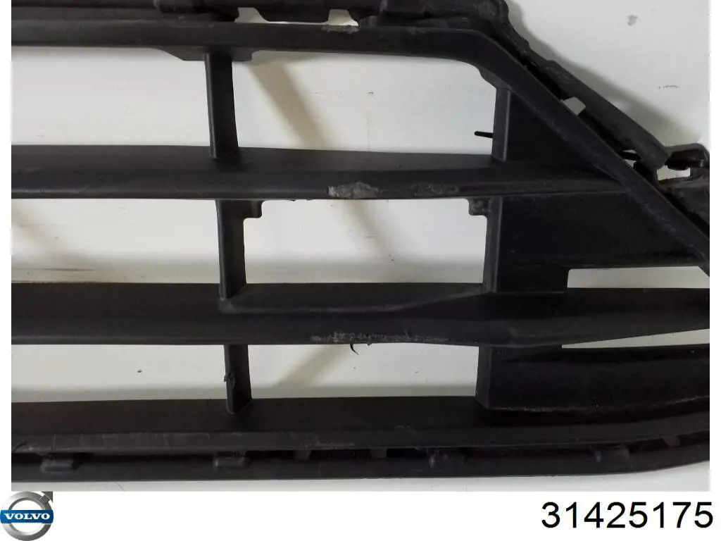 Решетка бампера переднего центральная Volvo 31425175 цена, от 41.81 USD