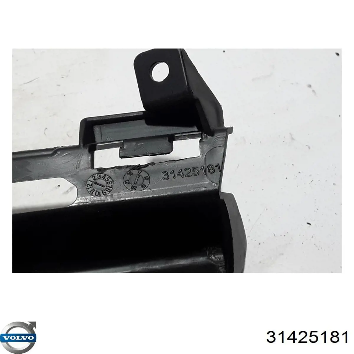 Окантовка фары противотуманной Volvo 31425181 цена, от 20.16 USD