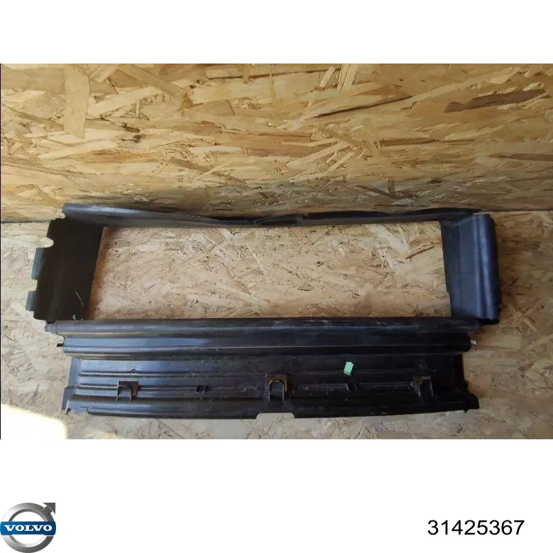 Дефлектор радиатора 31425367 Volvo