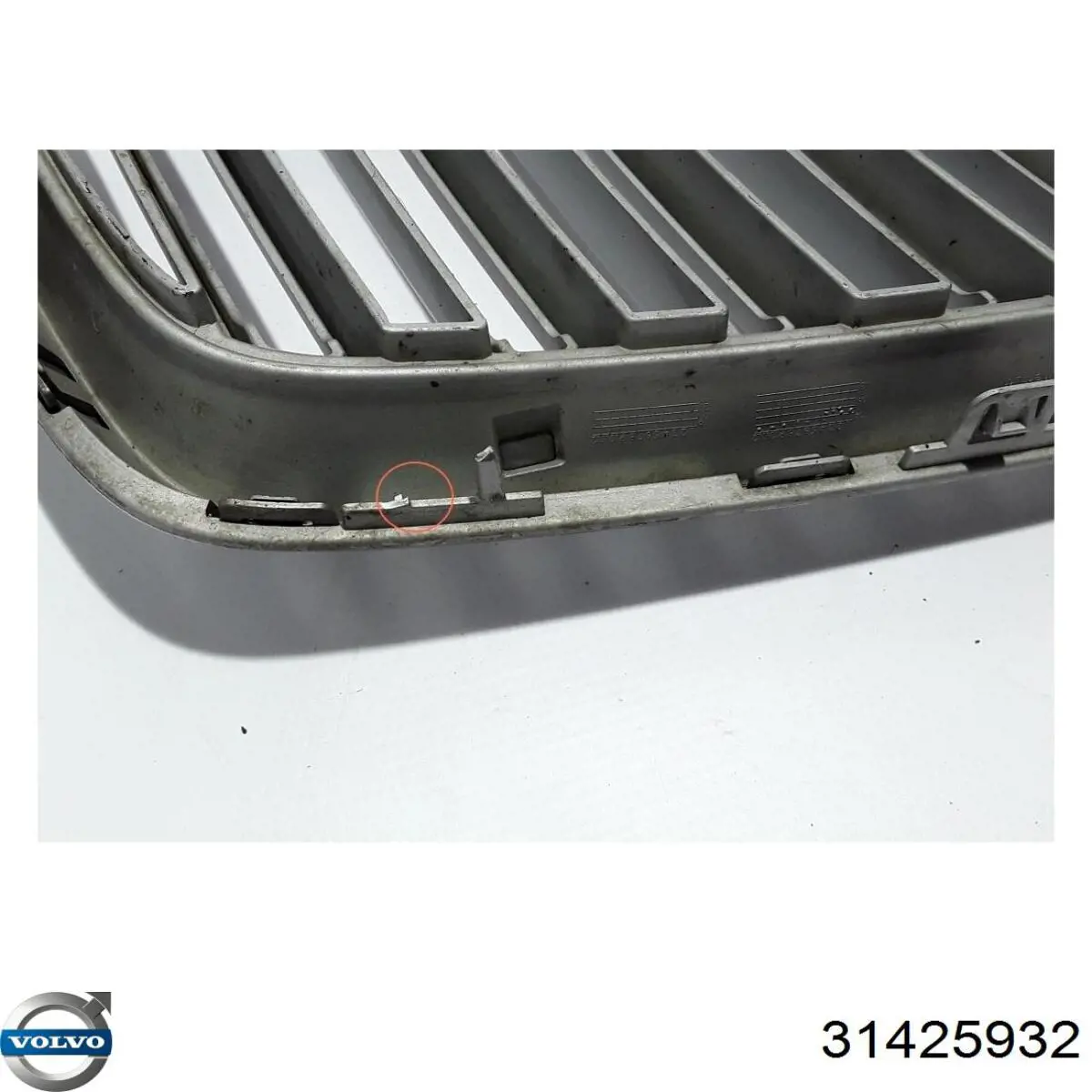 32228107 Volvo Решетка радиатора