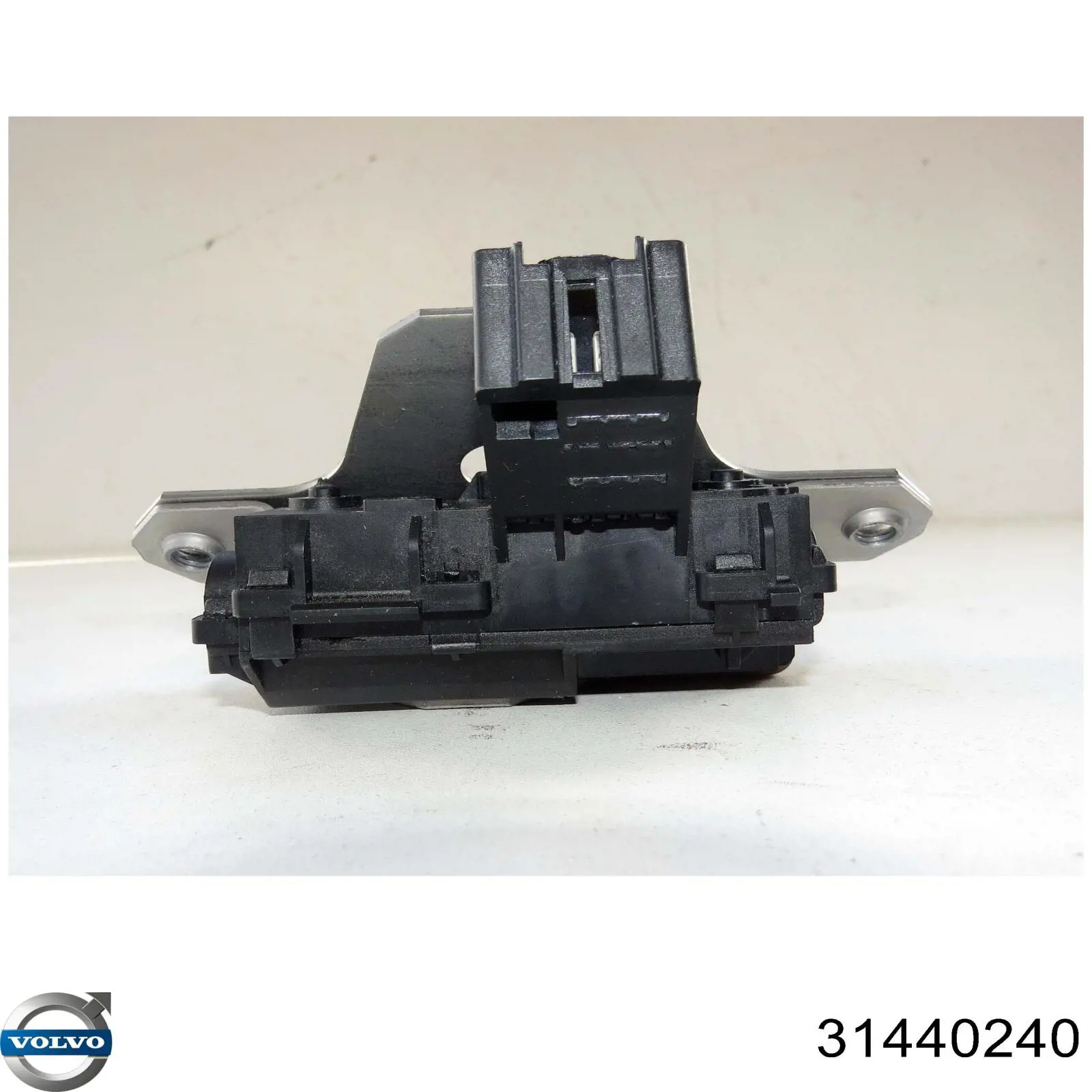 Замок багажника 31440240 Volvo