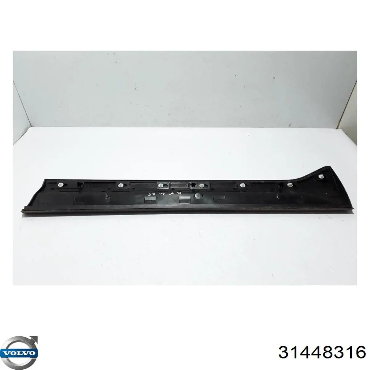 Молдинг двери передней левой нижний 31448316 Volvo