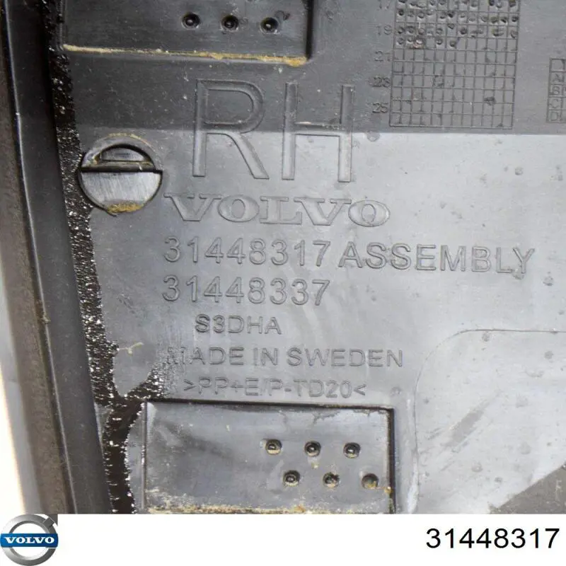 Молдинг двери передней правой нижний Volvo 31448317 цена, от 46.87 USD