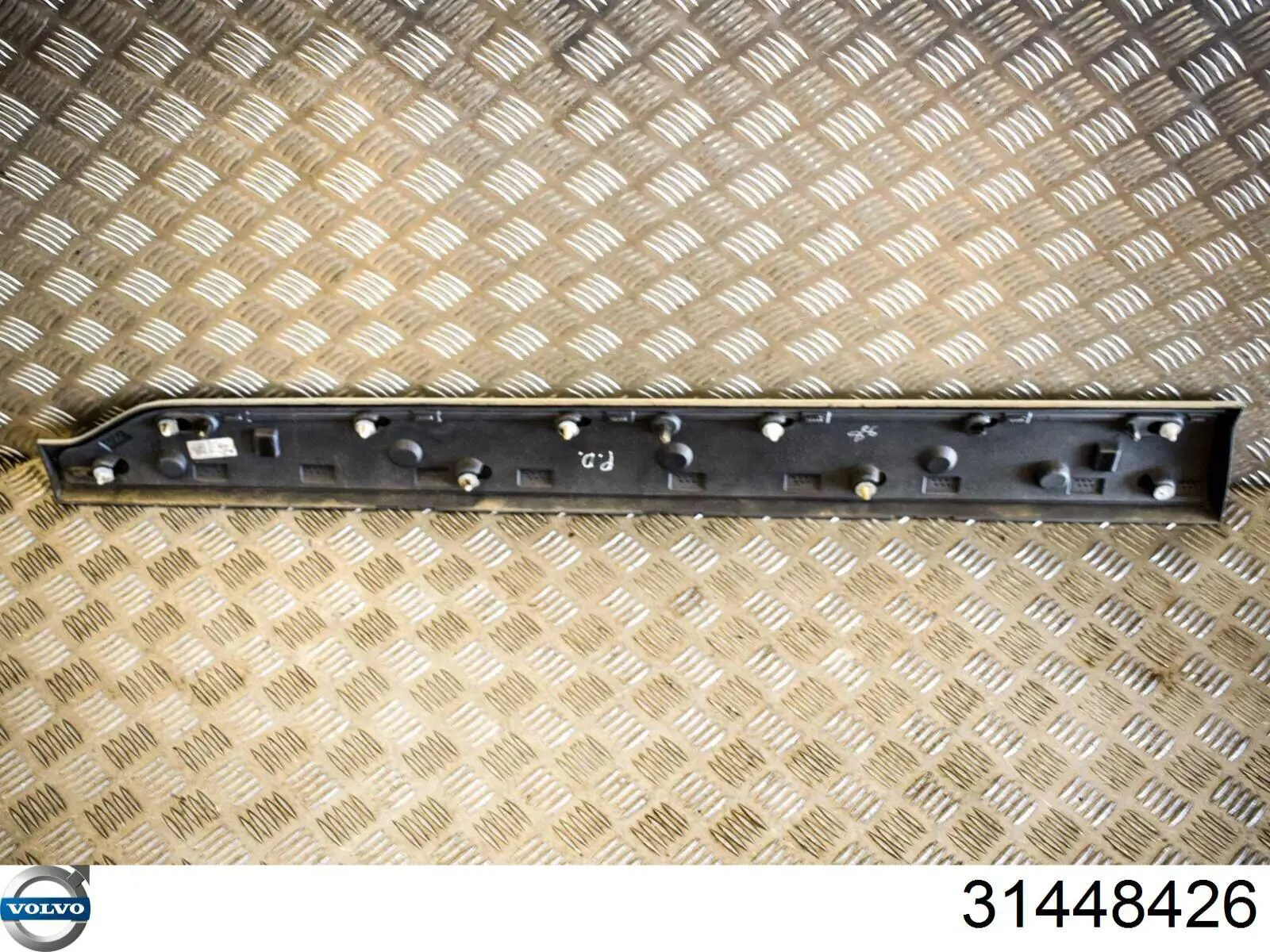 31448426 Volvo Накладка передней правой двери