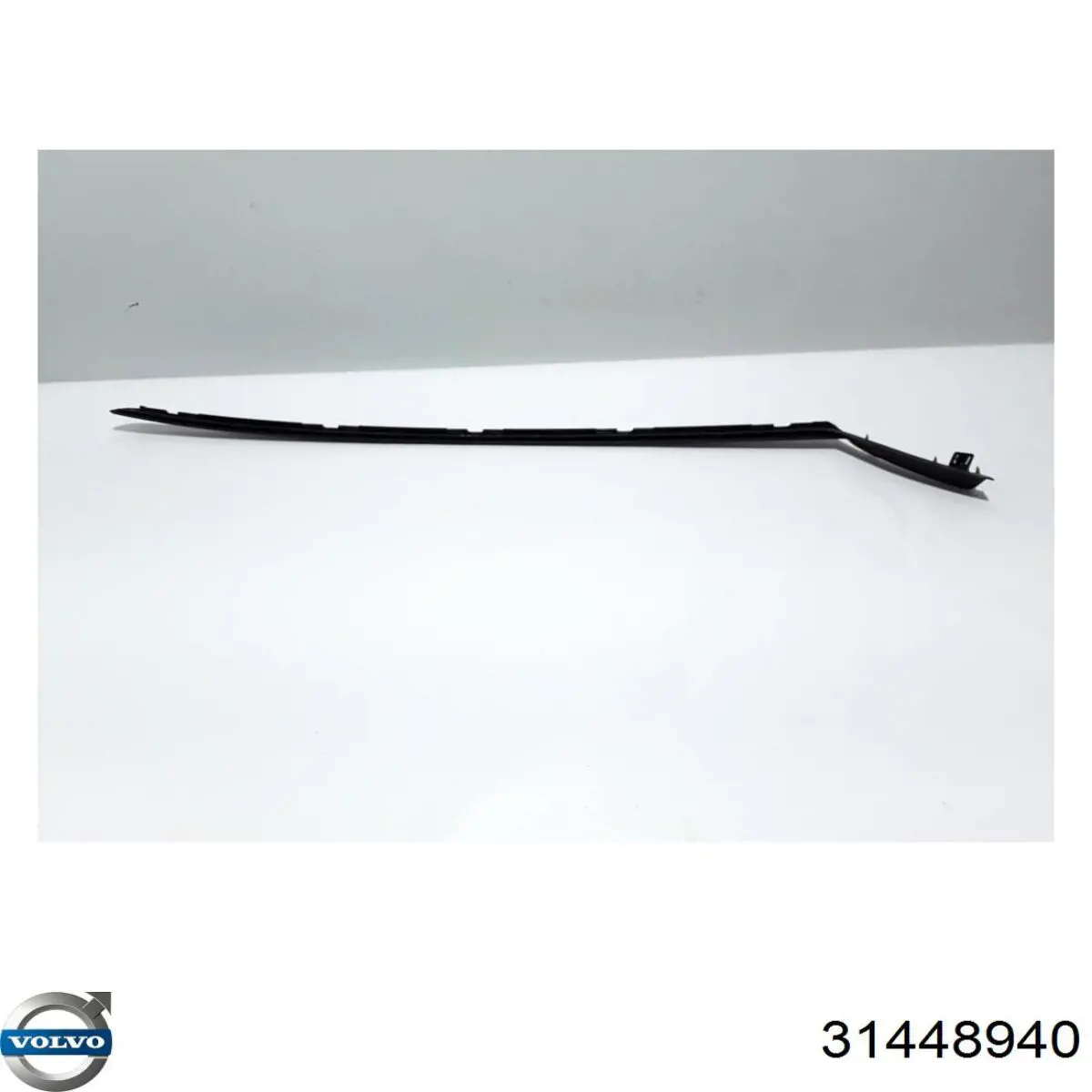 31448940 Volvo Защитная накладка переднего стекла правая