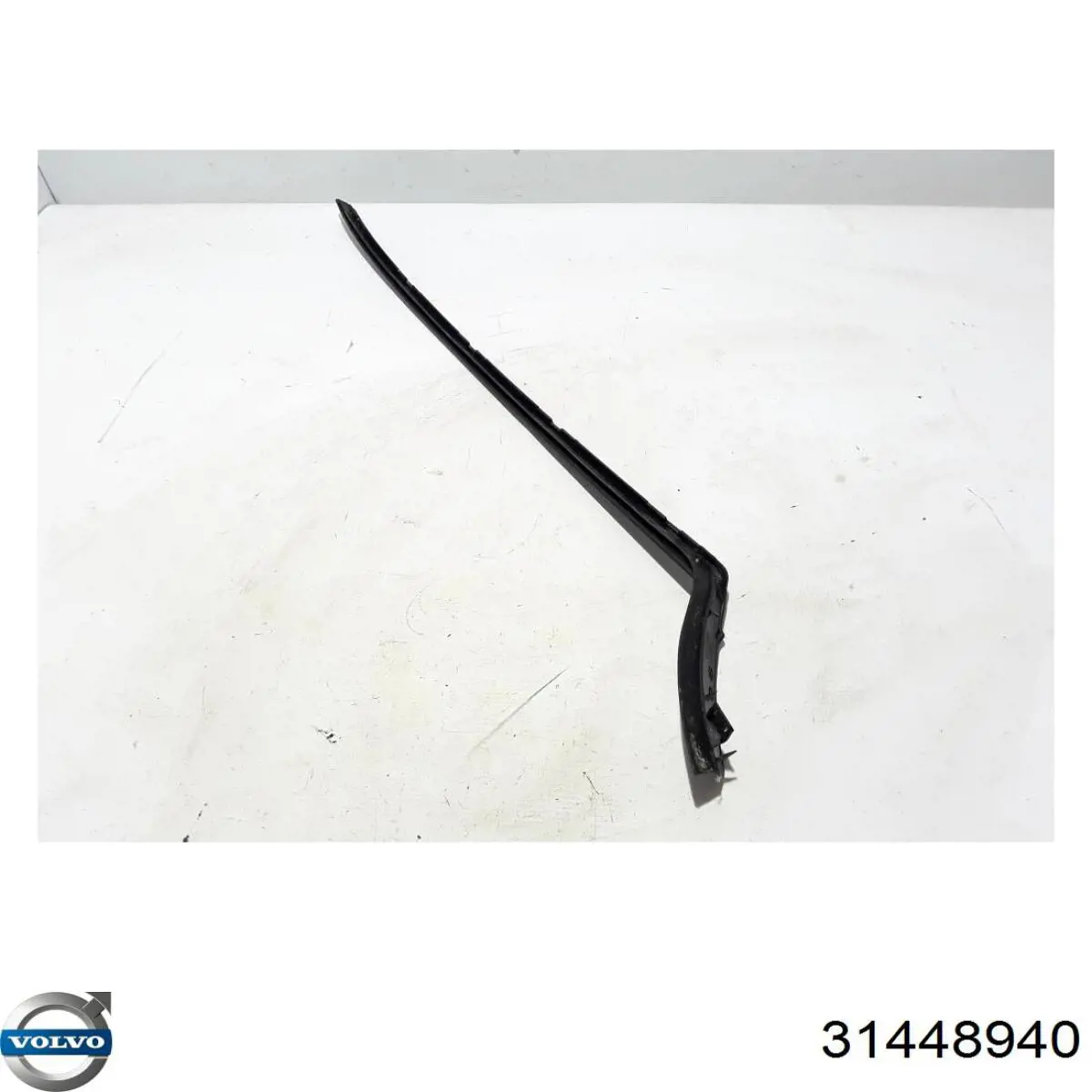Молдинг лобового стекла правый 31448940 Volvo