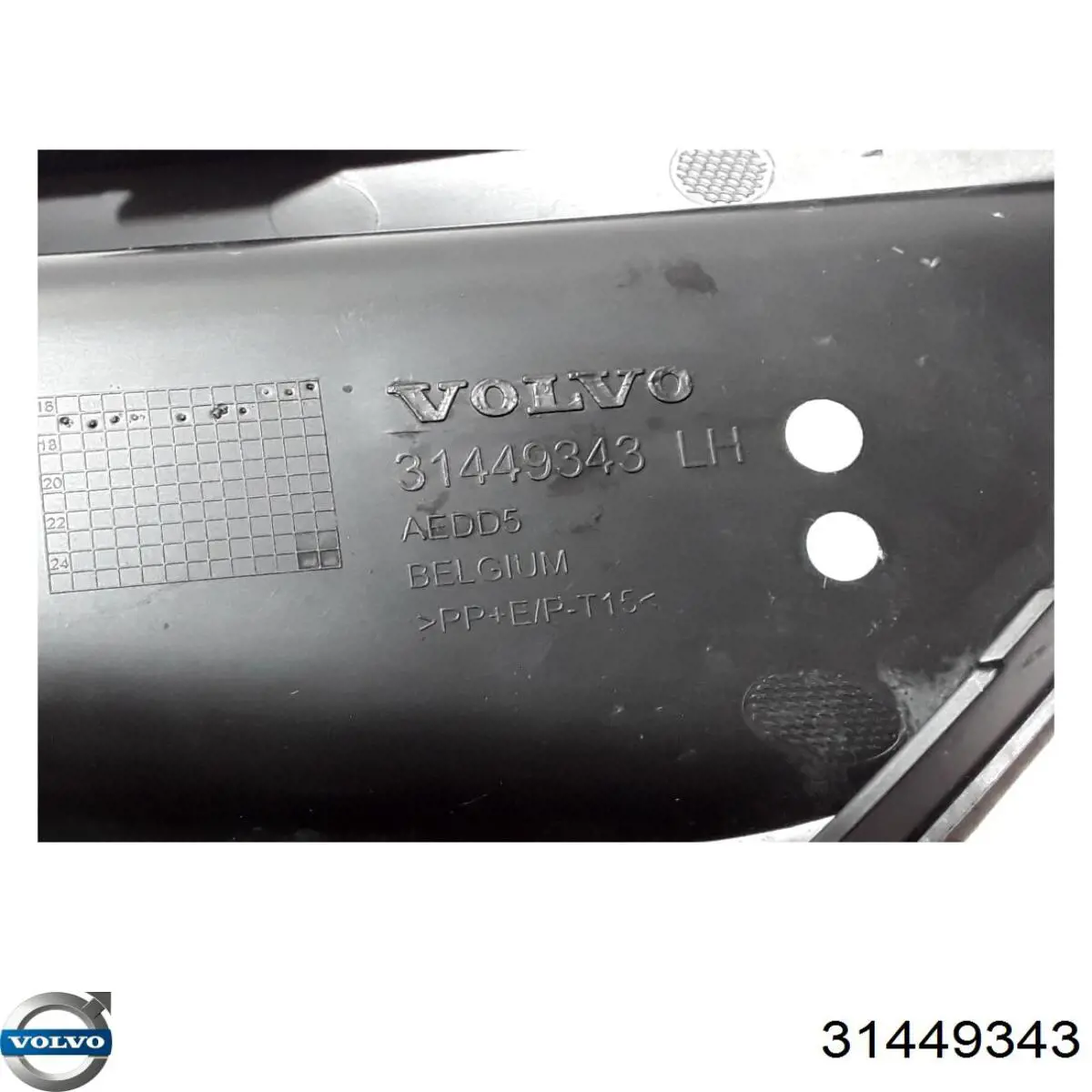 Заглушка (решетка) противотуманных фар бампера переднего левая 31449343 Volvo