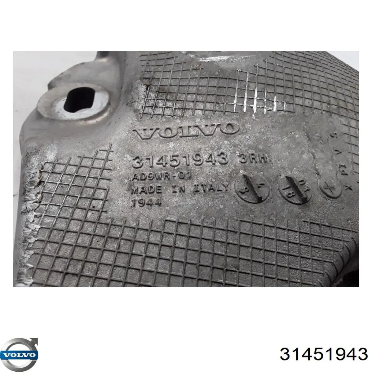 31451943 Volvo Балансир задний нижний, правый
