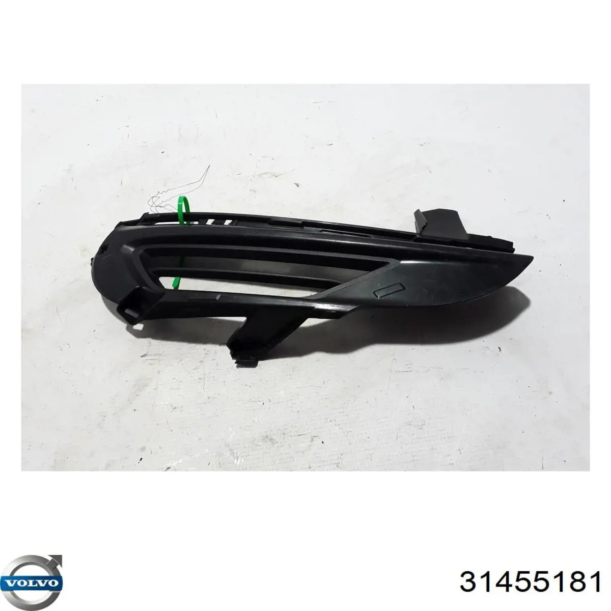 Решетка бампера переднего внутренняя правая 31455181 Volvo