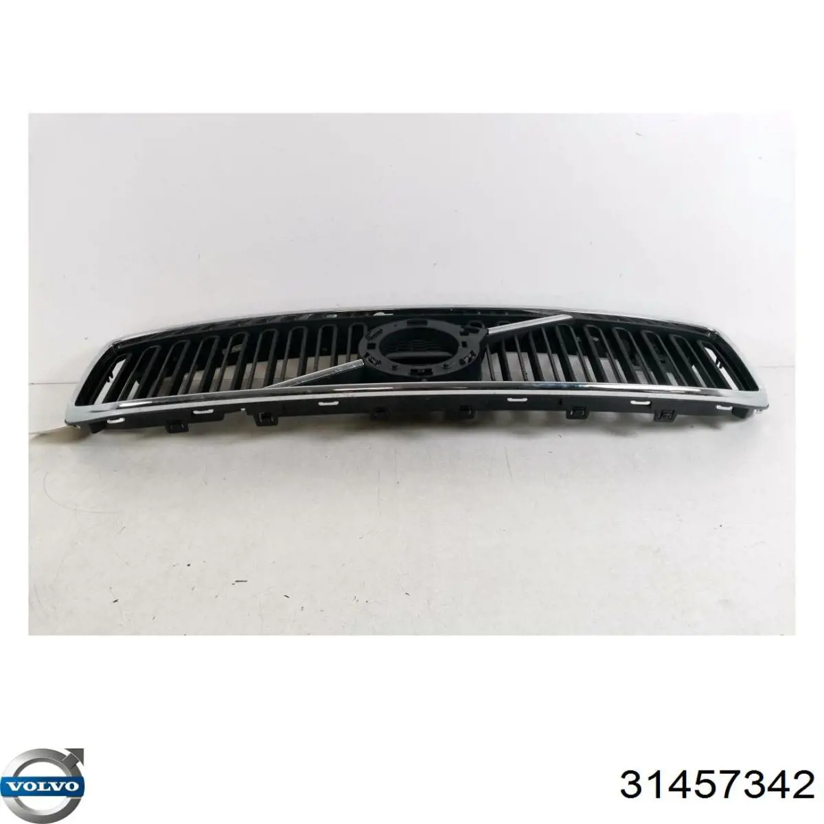 Решетка радиатора 32365355 Volvo