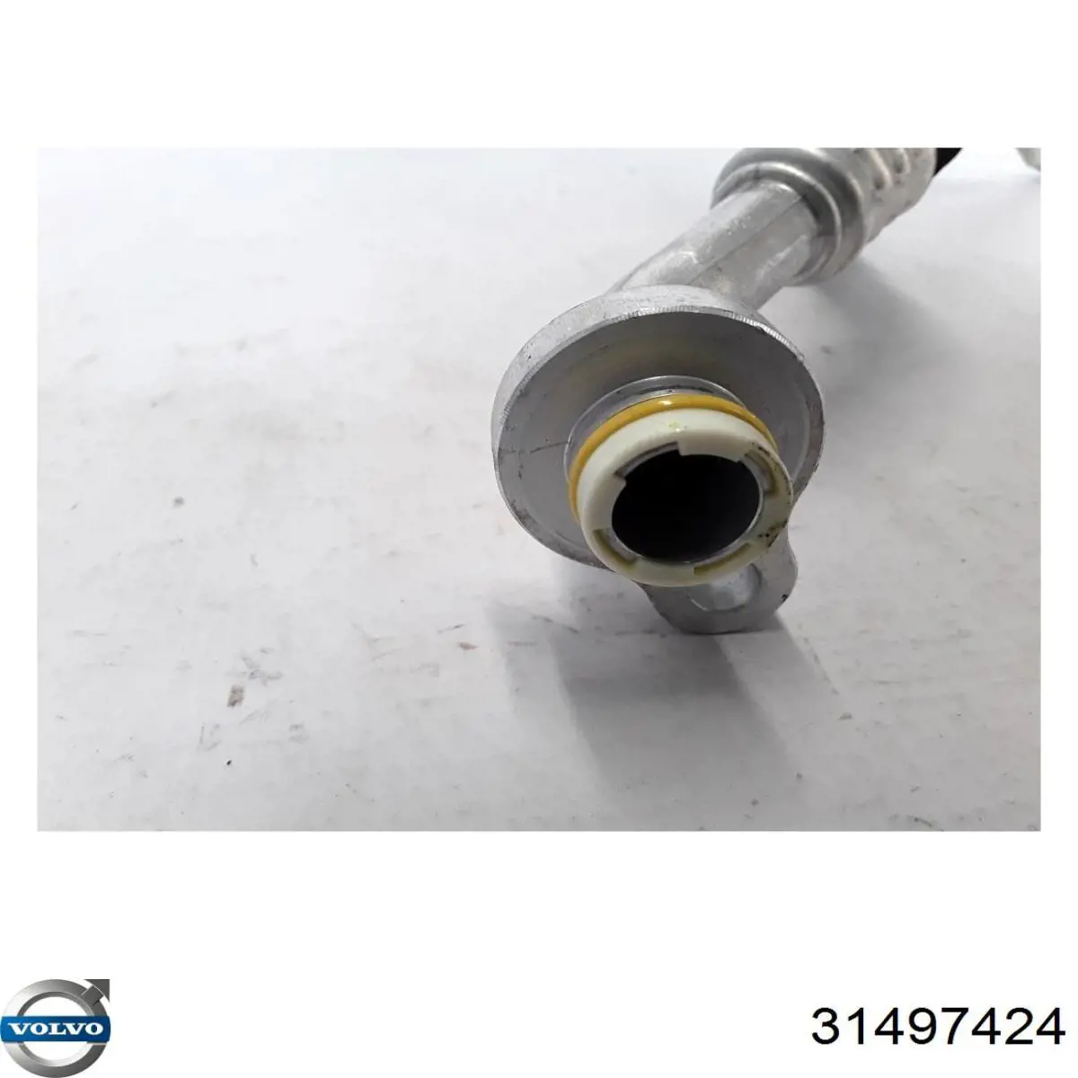 31497424 Volvo Шланг кондиционера, от заднего испарителя к компрессору