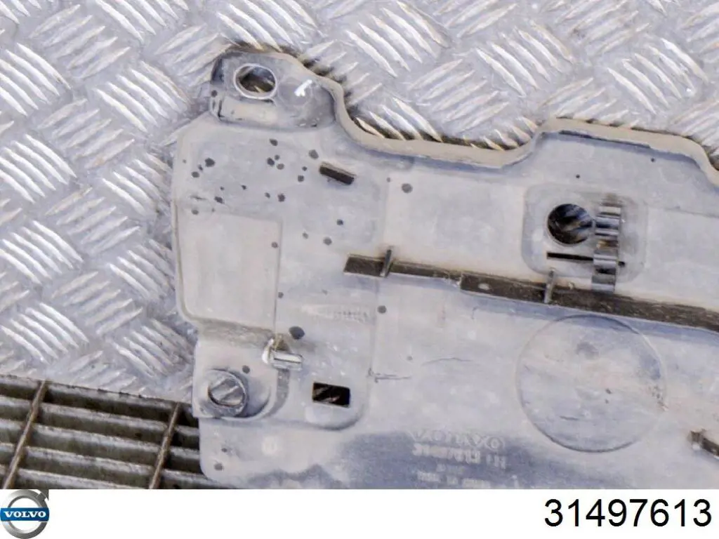 31497613 Volvo Защита днища левая