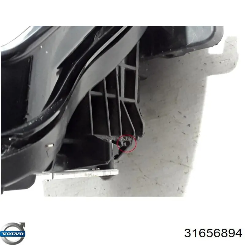 Правая фара 31656894 Volvo