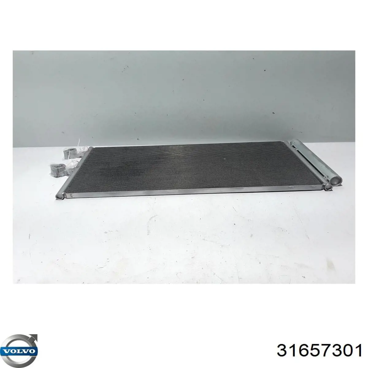 Радиатор охлаждения кондиционера Volvo 32339858