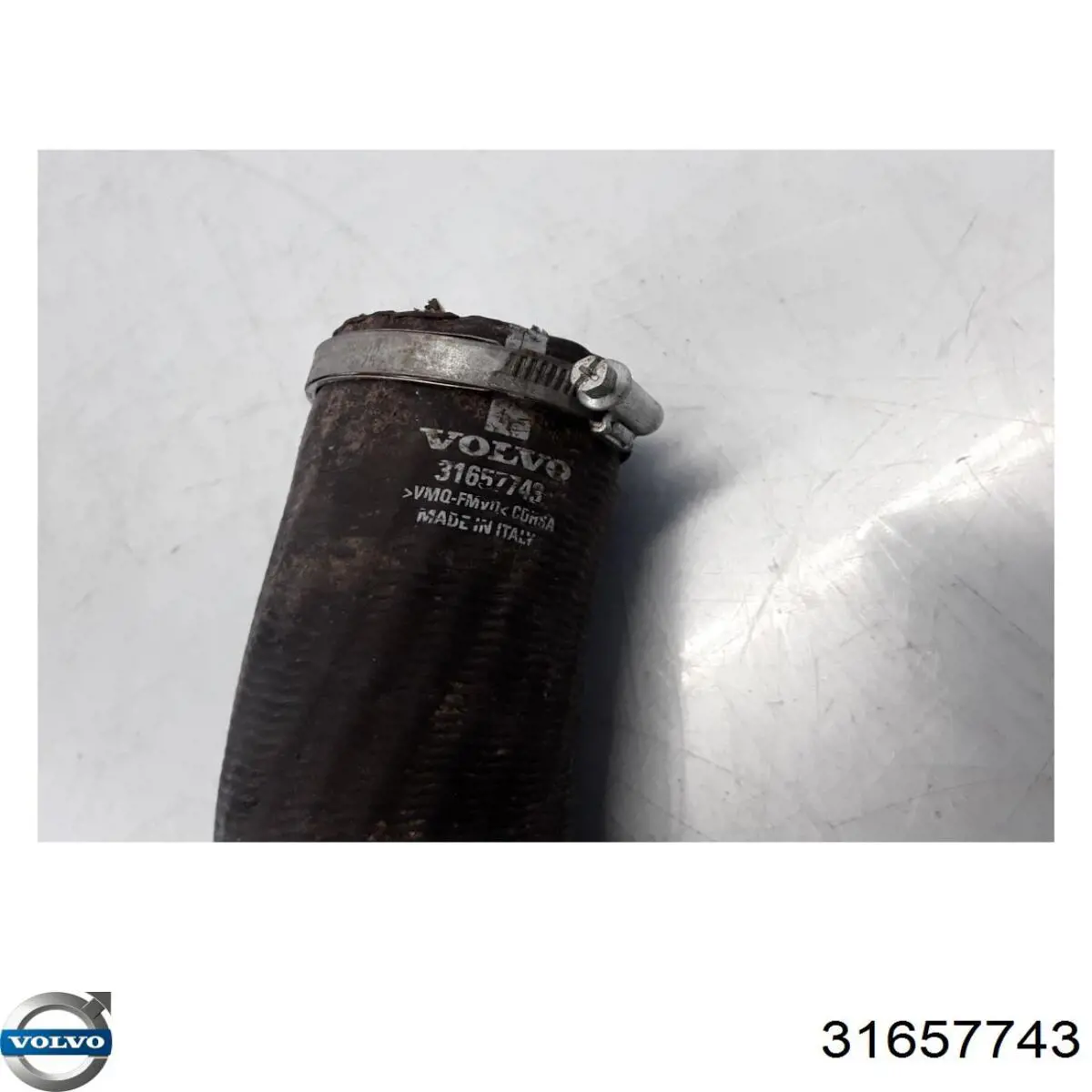 Патрубок интеркулера 31657743 Volvo