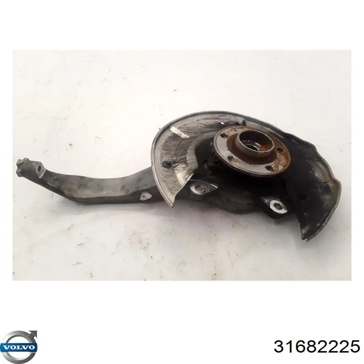 Цапфа передняя левая 31682225 Volvo