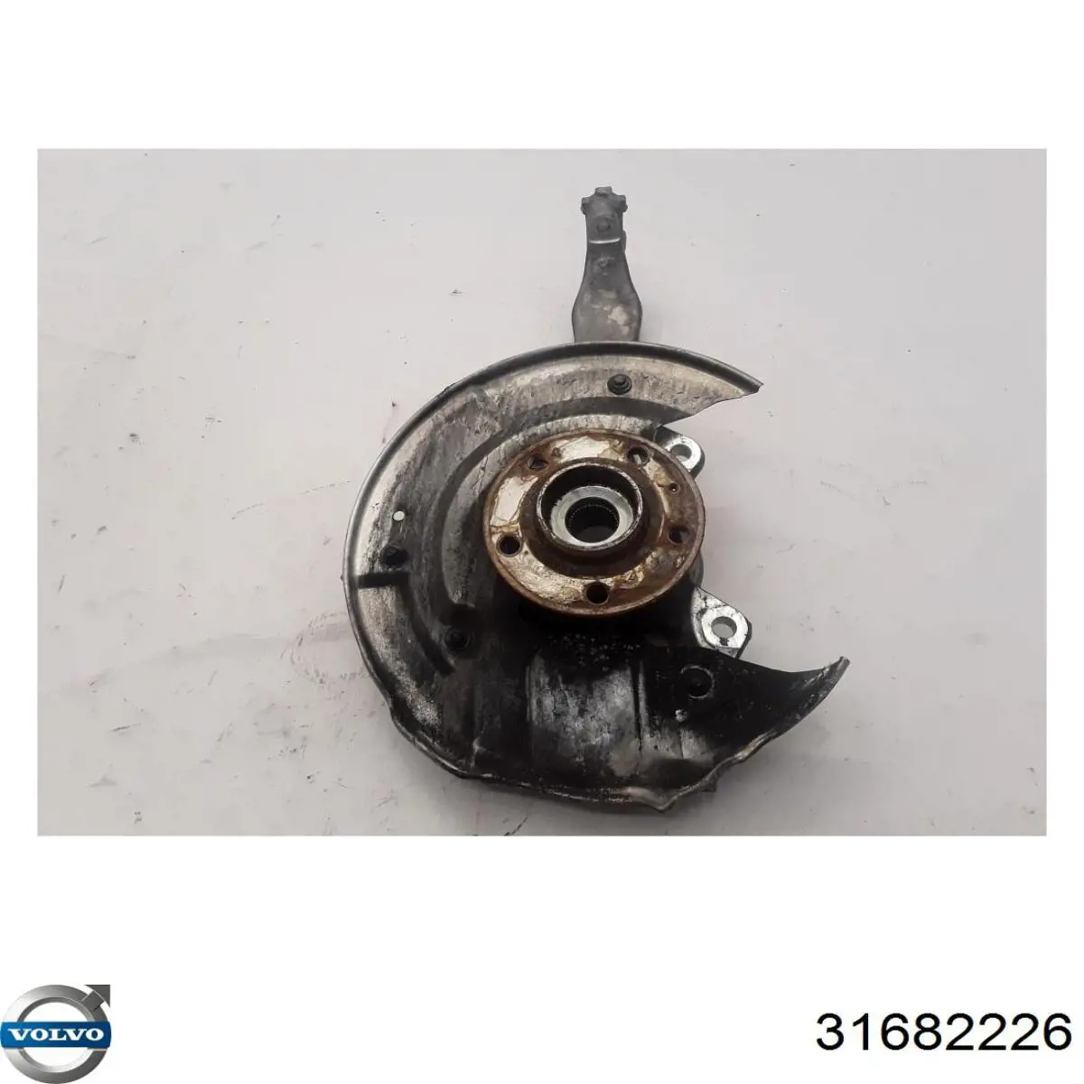 31682226 Volvo Цапфа - поворотный кулак передний, правый