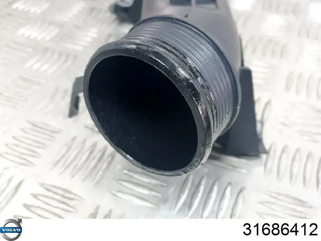 Шланг интеркуллера Volvo 31686412