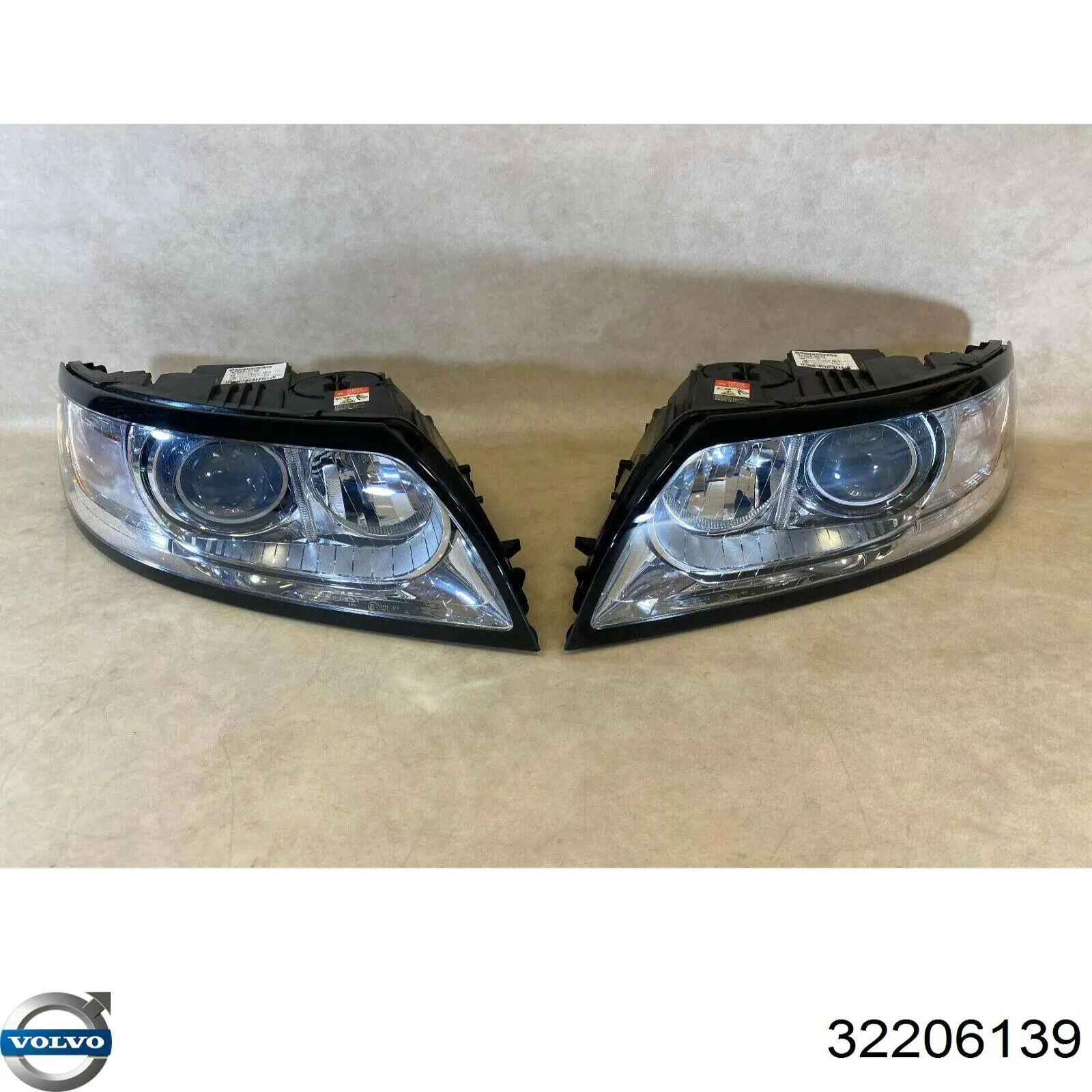Фара левая Volvo 32206139 цена, от 945.70 USD