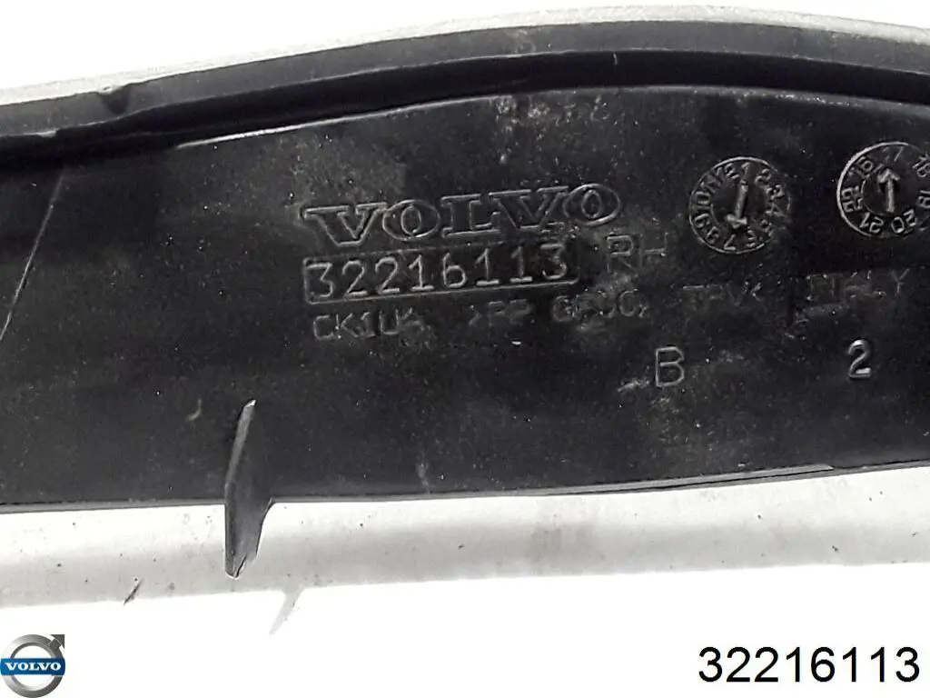 32216113 Volvo Накладка стойки кузова внешняя передняя правая