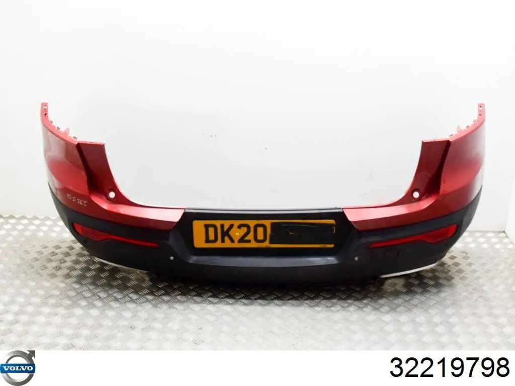 Задний бампер 32219798 Volvo