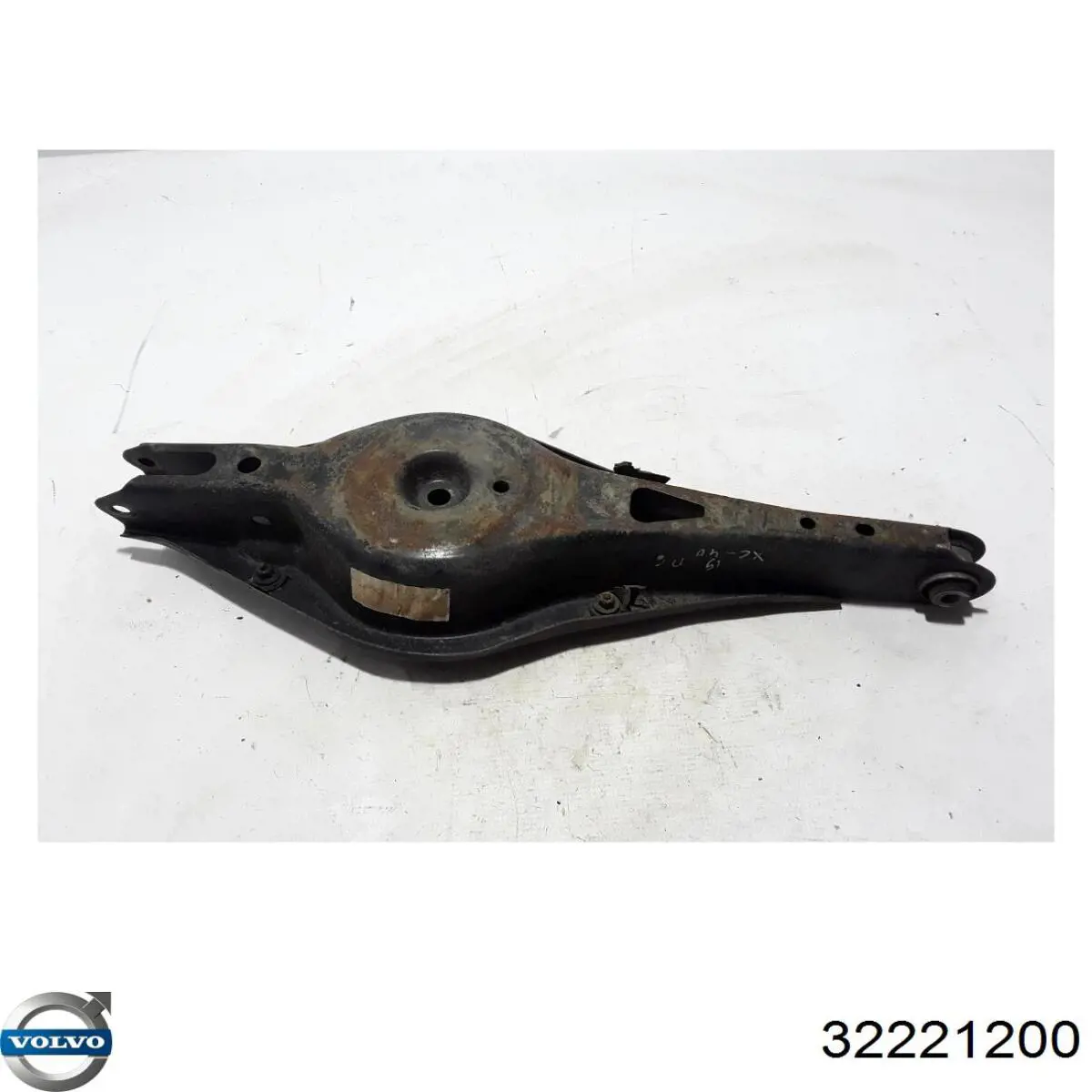 Рычаг задней подвески нижний правый Volvo 32221200 цена, от 66.32 USD