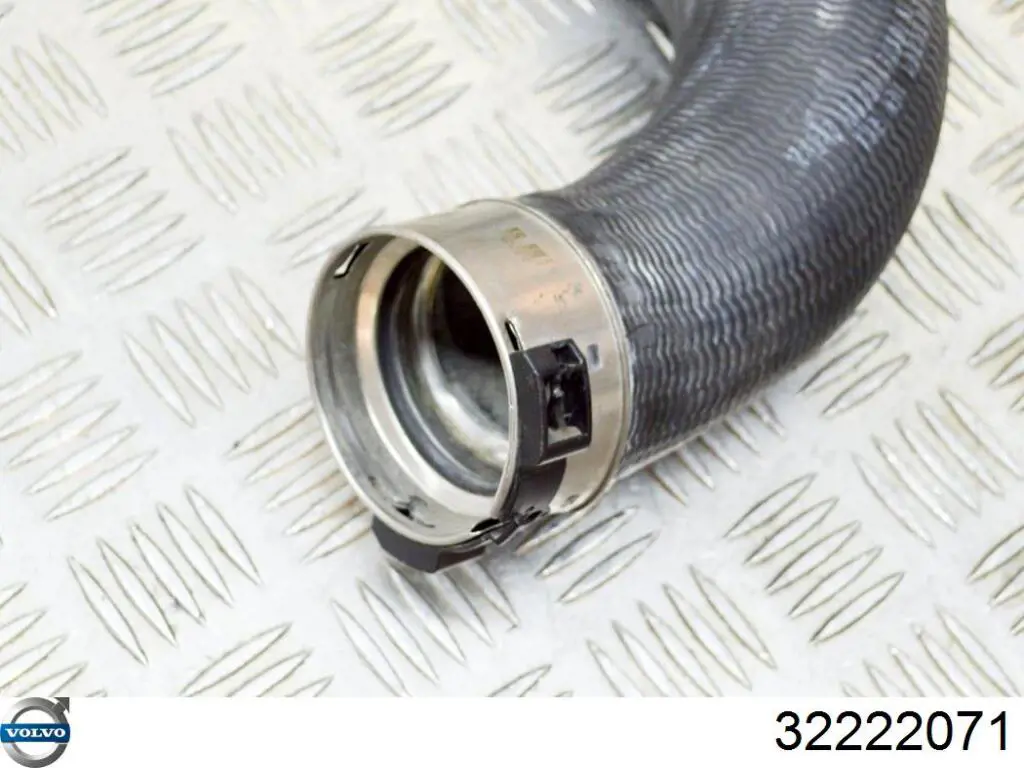 Шланг интеркуллера Volvo 32222071