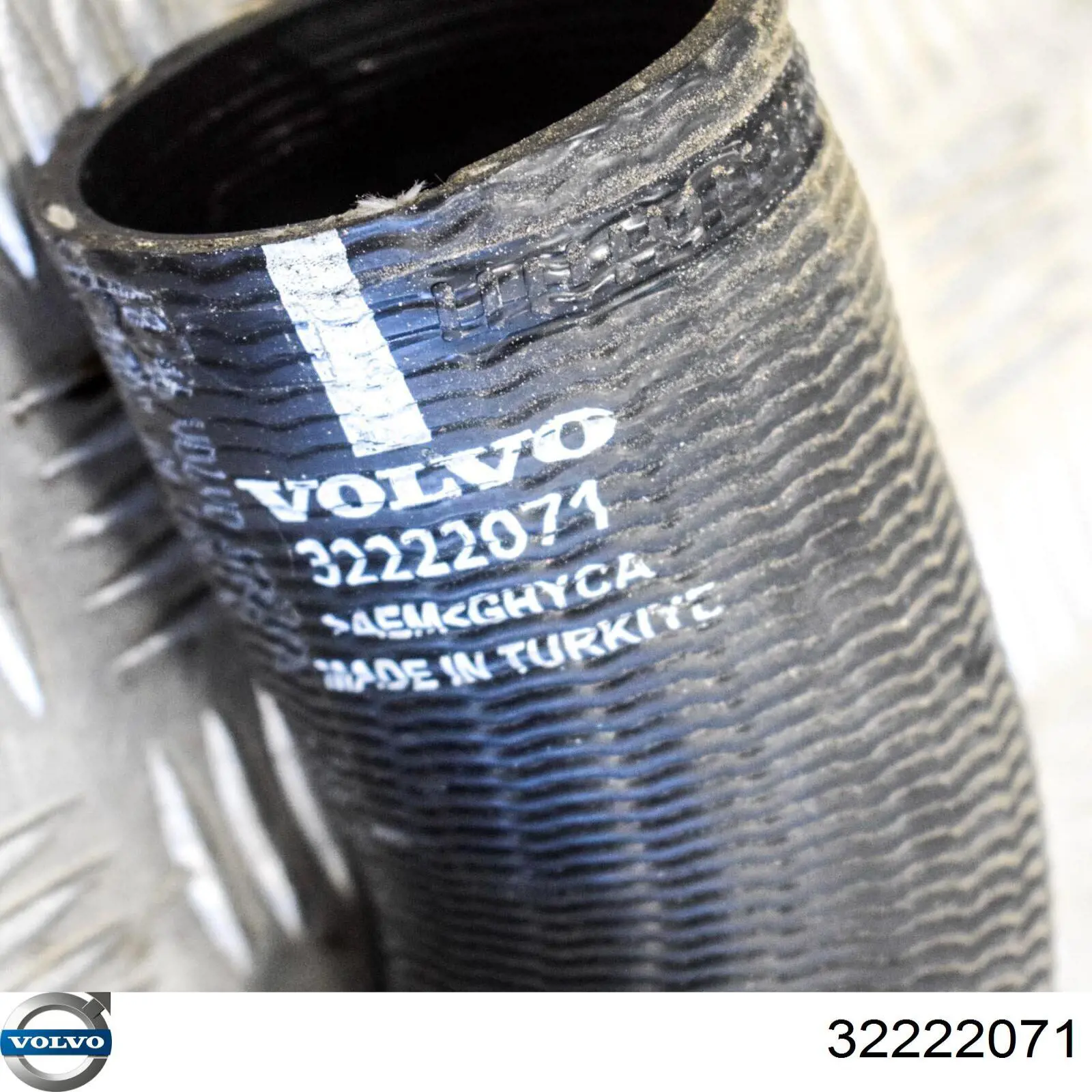 32222071 Volvo Патрубок интеркуллера