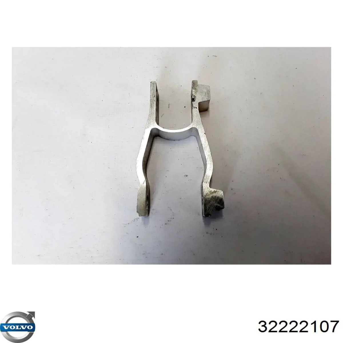 32222107 Volvo Кронштейн подушки (опоры) двигателя правой