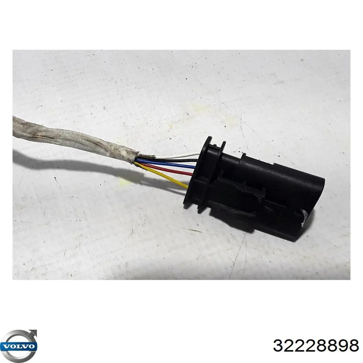 Задняя левая внешняя фара Volvo 32228898 цена, от 126.69 USD