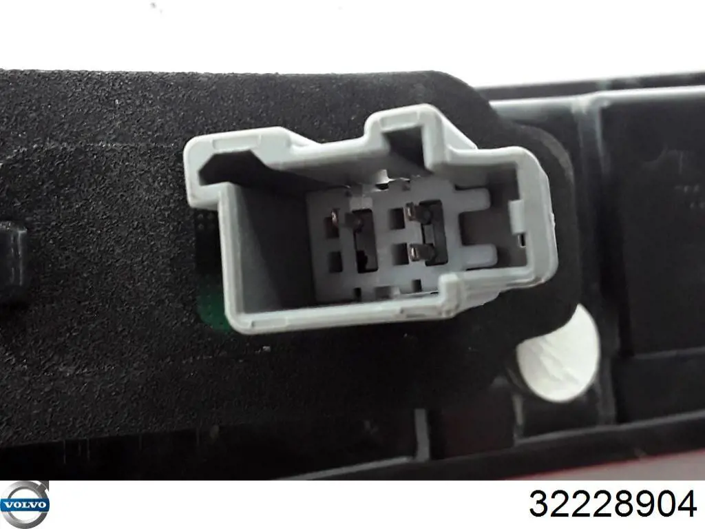 32228904 Volvo Задняя левая внутренняя фара