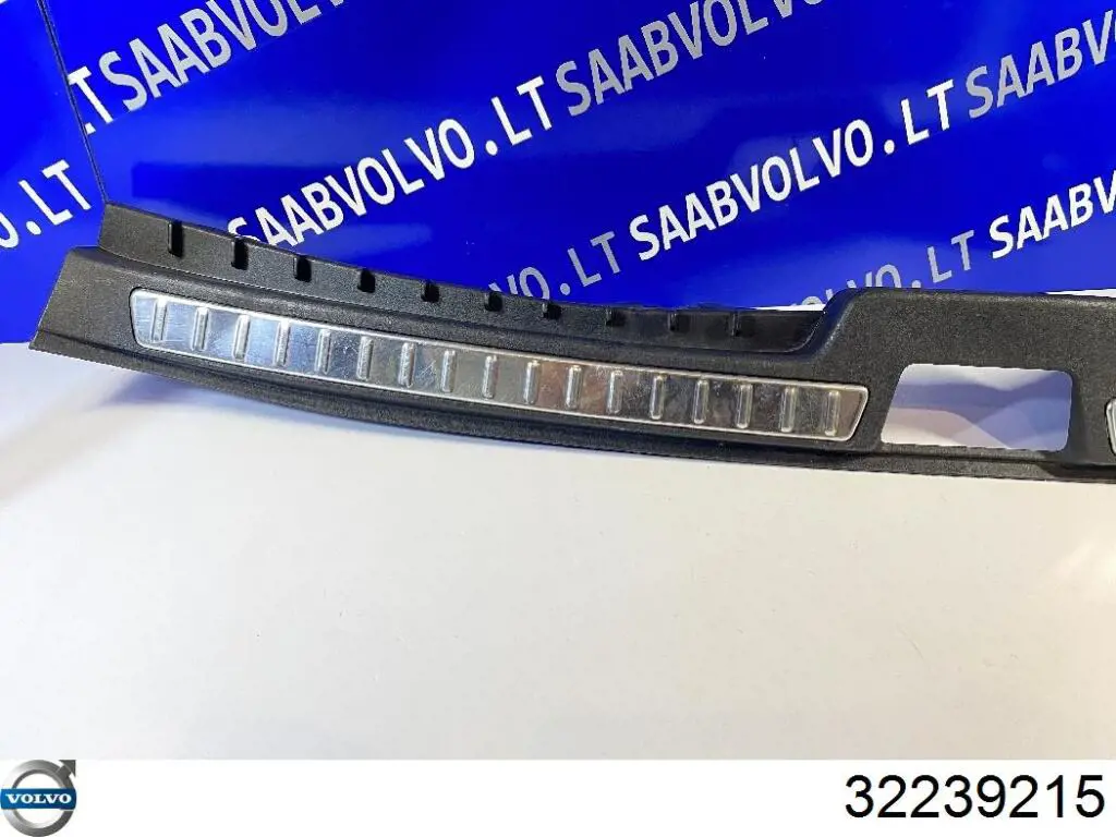 Накладка бампера заднего верхняя защитная (ступень-подножка) 32353428 Volvo