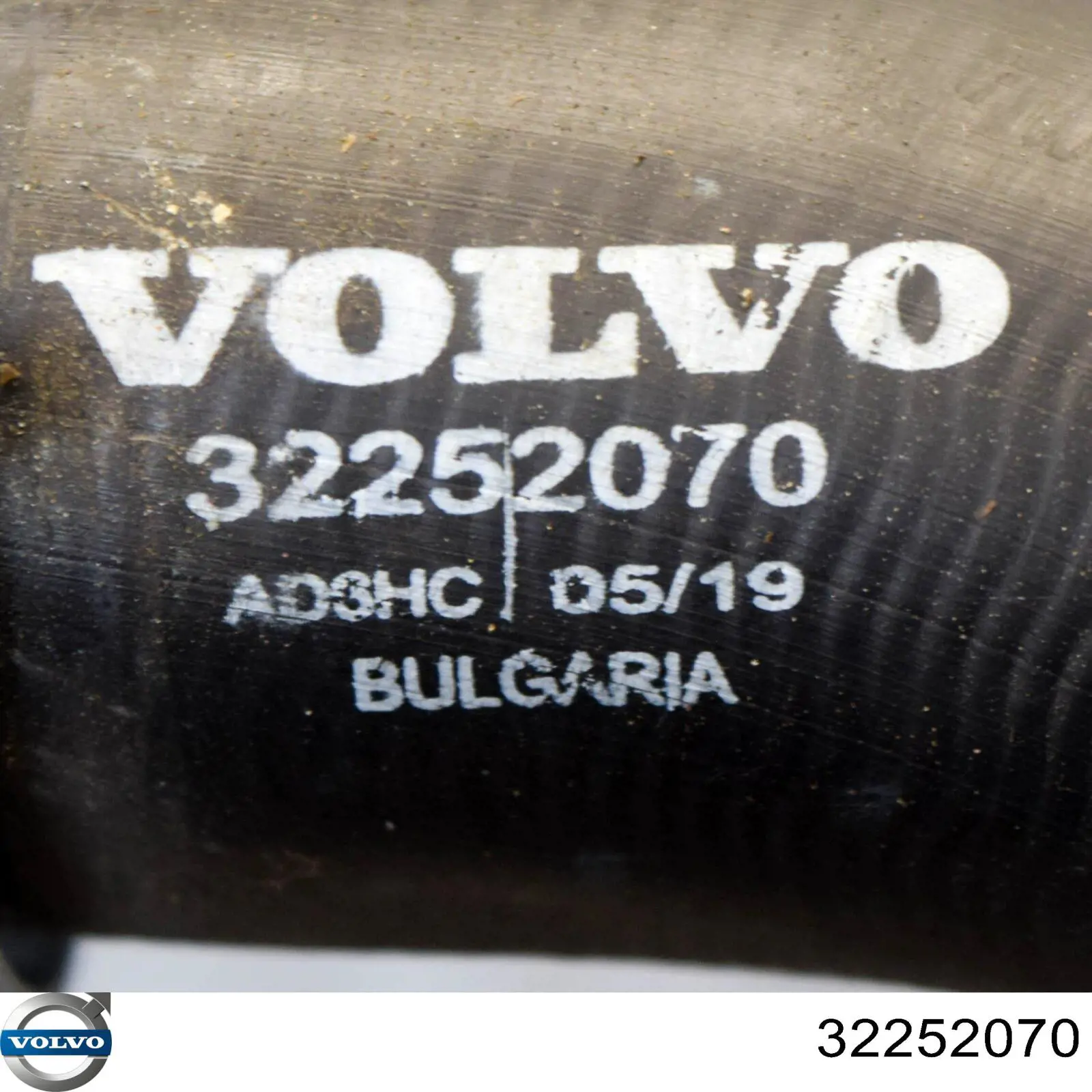 Патрубок радиатора 31338709 Volvo