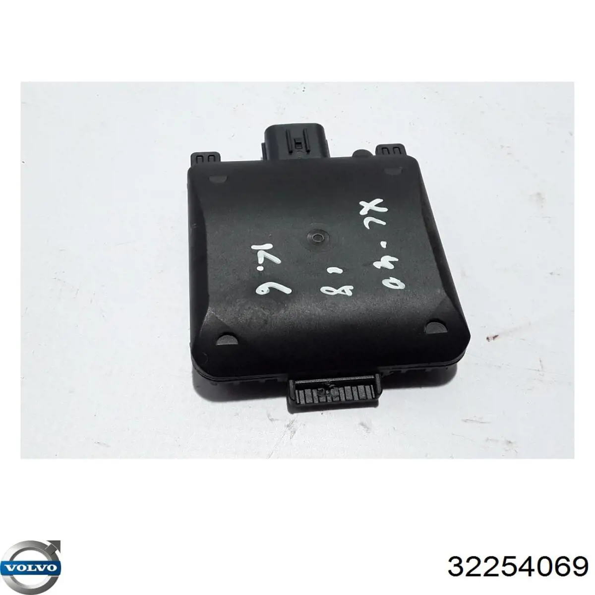Датчик контроля мертвой зоны задний 32233090 Volvo