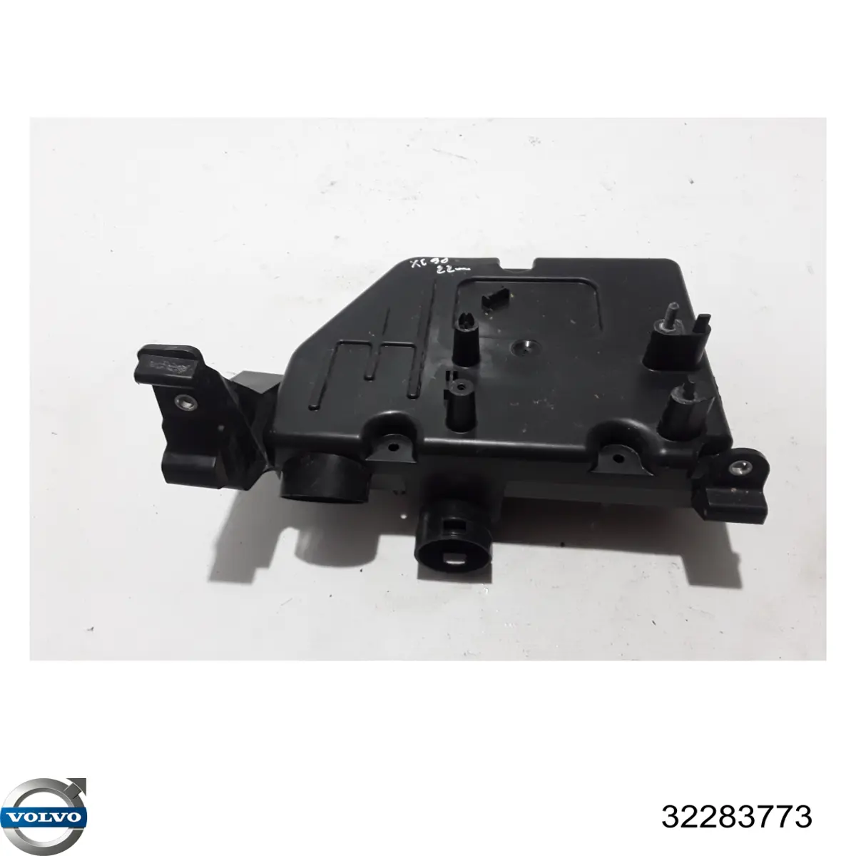 Резонатор воздушного фильтра Volvo 32283773 цена, от 55.38 USD