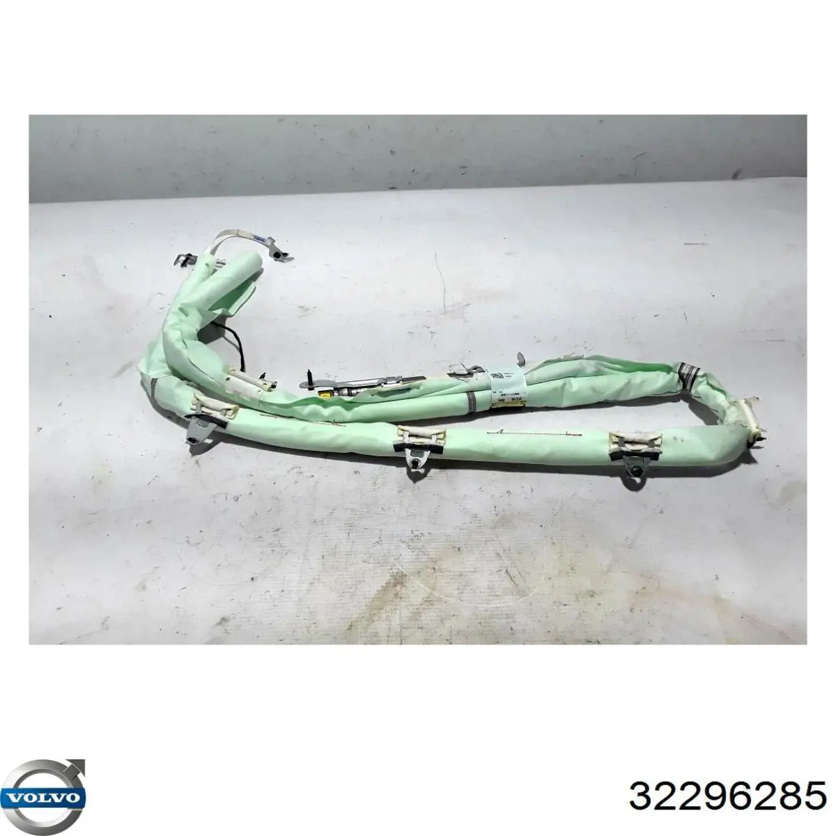 Шторка боковая правая Volvo 32296285 цена, от 426.94 USD