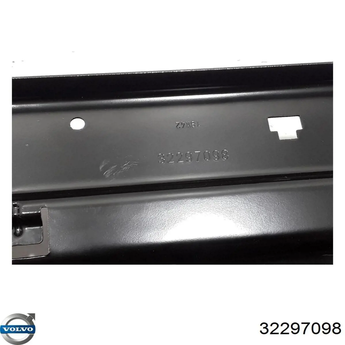 Купить 32297098 Volvo Монтажная панель крепления фар