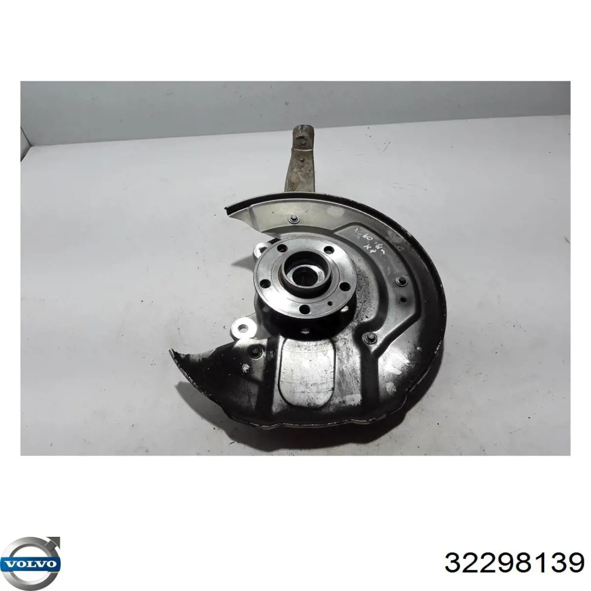 Цапфа (поворотный кулак) передний левый Volvo 32298139 цена, от 253.38 USD