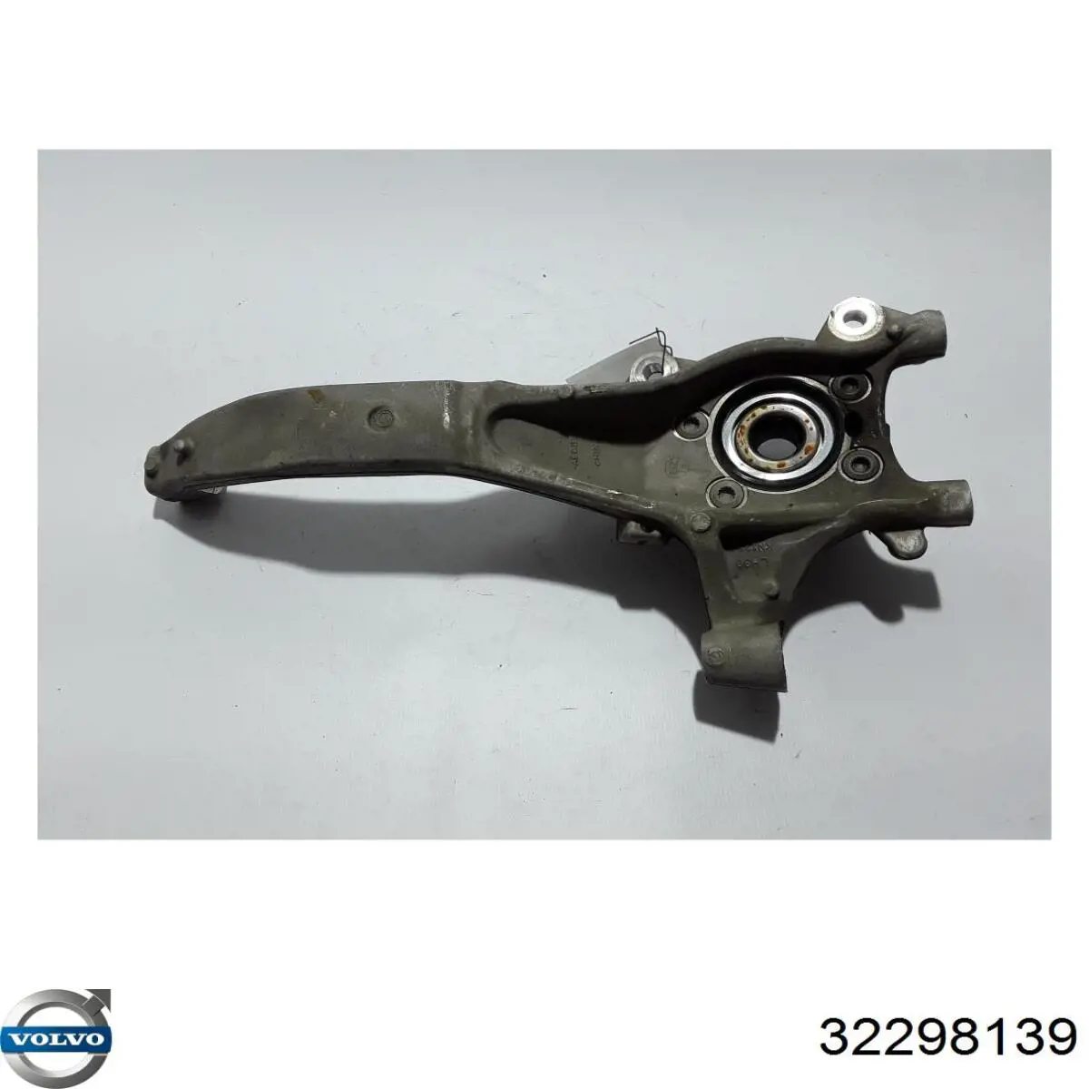 32298139 Volvo Цапфа - поворотный кулак передний, левый