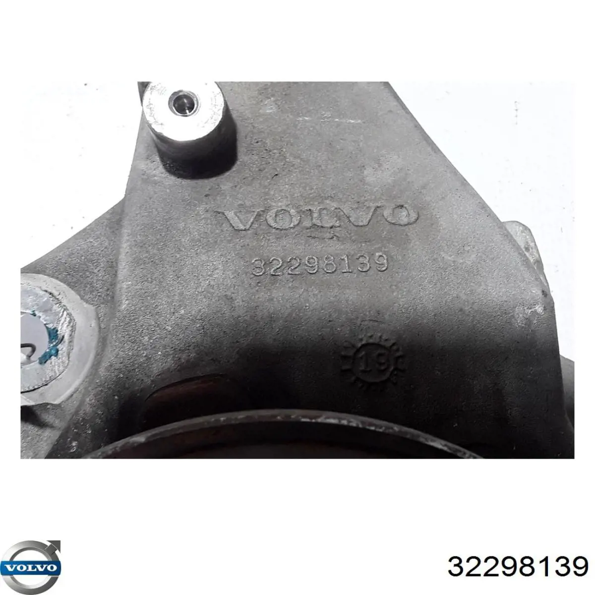 Купить 32298139 Volvo Цапфа поворотная левая